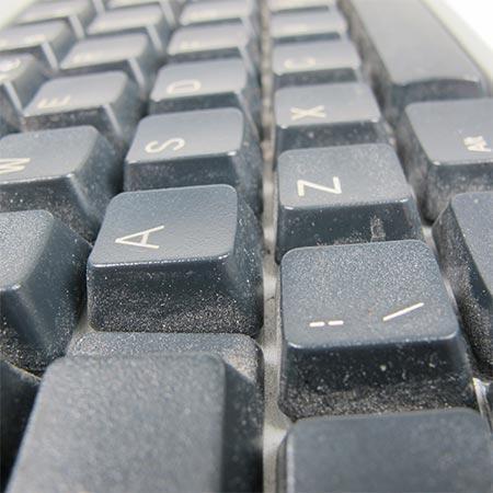 Before cleaning keyboard or plastic