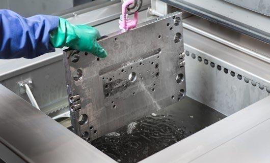mould die tool cleaning