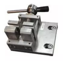 Quick Clamping Device for
round petrographic specimens