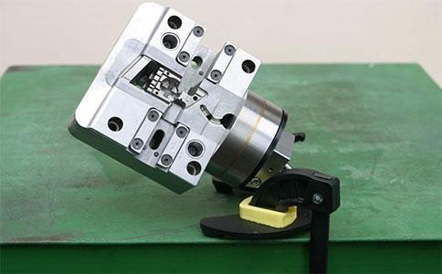 clamping of forming insert